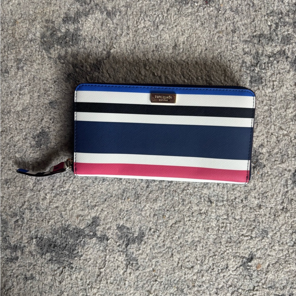 NWT Kate Spade large neda wallet in laurel way print
